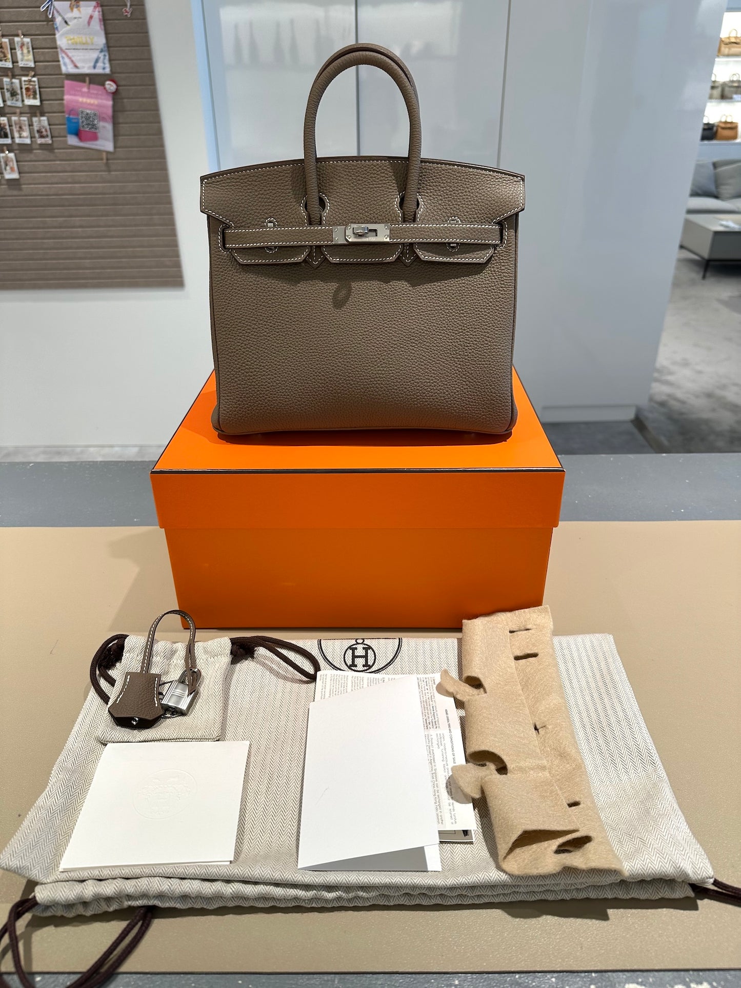 HERMÈS Birkin 25 Etoupe (18) Togo Palladium hardware K (2025)