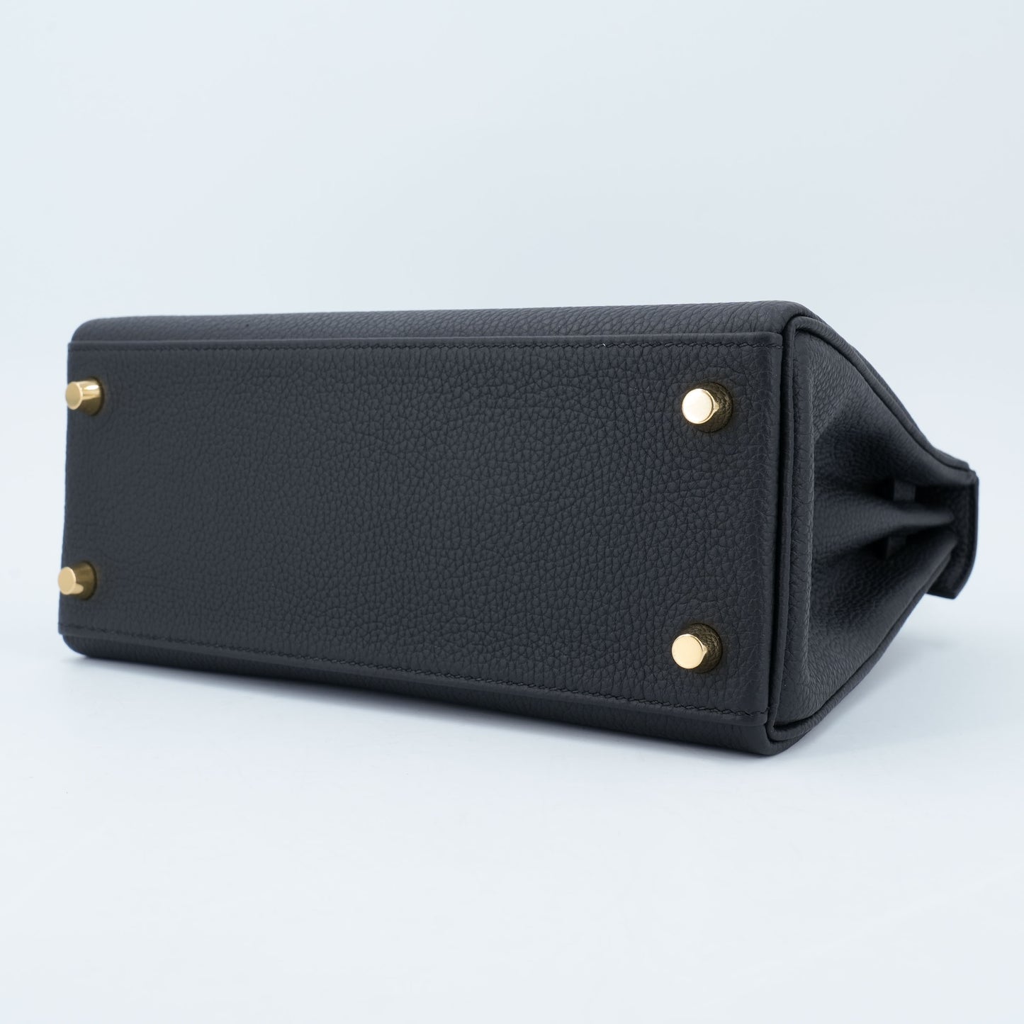 HERMÈS Kelly 25 Noir (89) Togo Gold hardware K (2025)