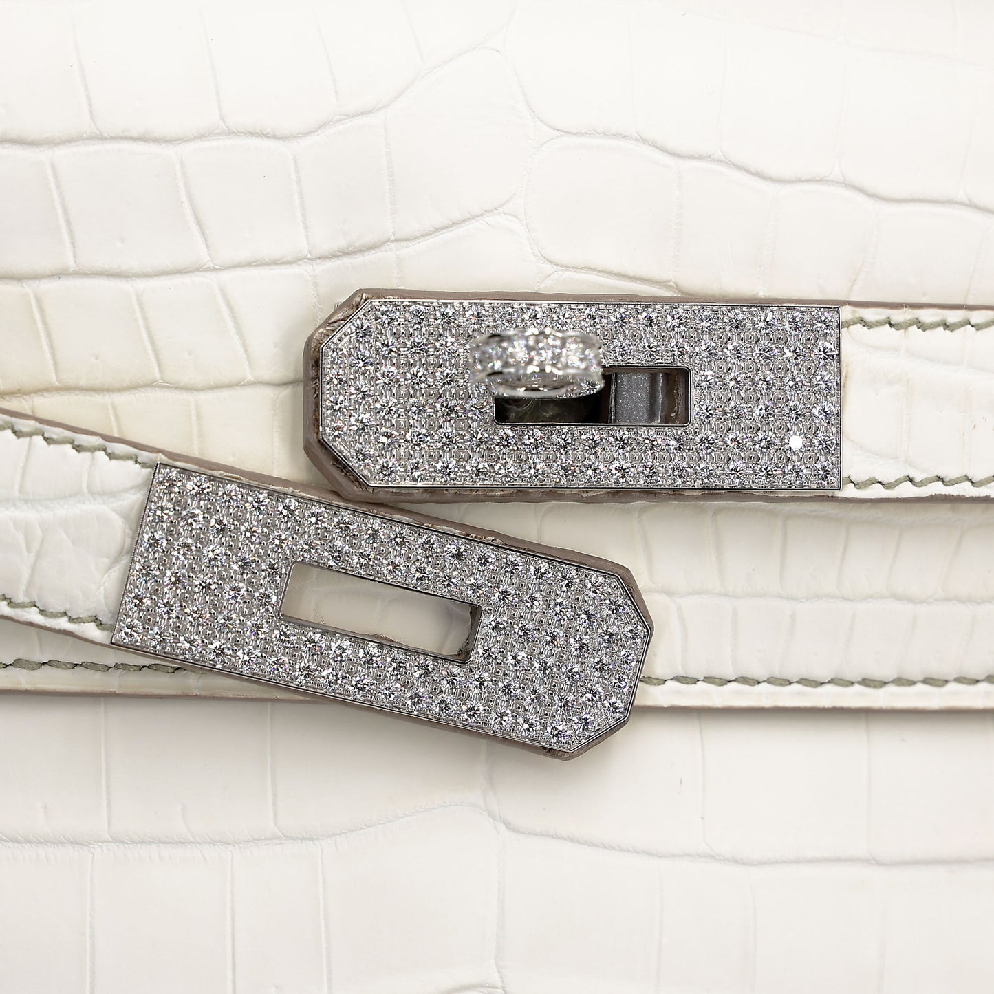HERMÈS Limited Edition Kelly 28 Himalaya Matte Niloticus Crocodile Diamond White Gold hardware Z (2021)