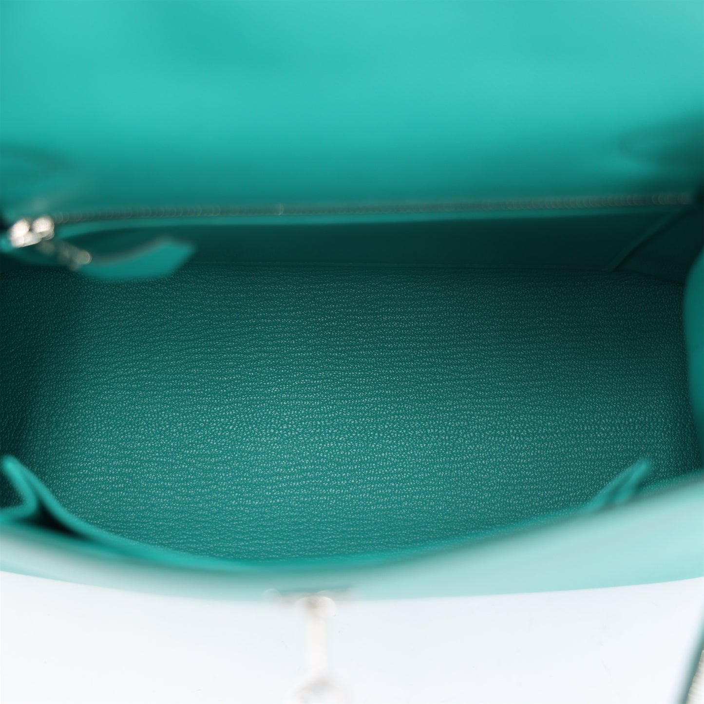 HERMÈS Kelly 25 Sellier Touch Vert Jade (O6) Madame Alligator Palladium hardware W (2024)