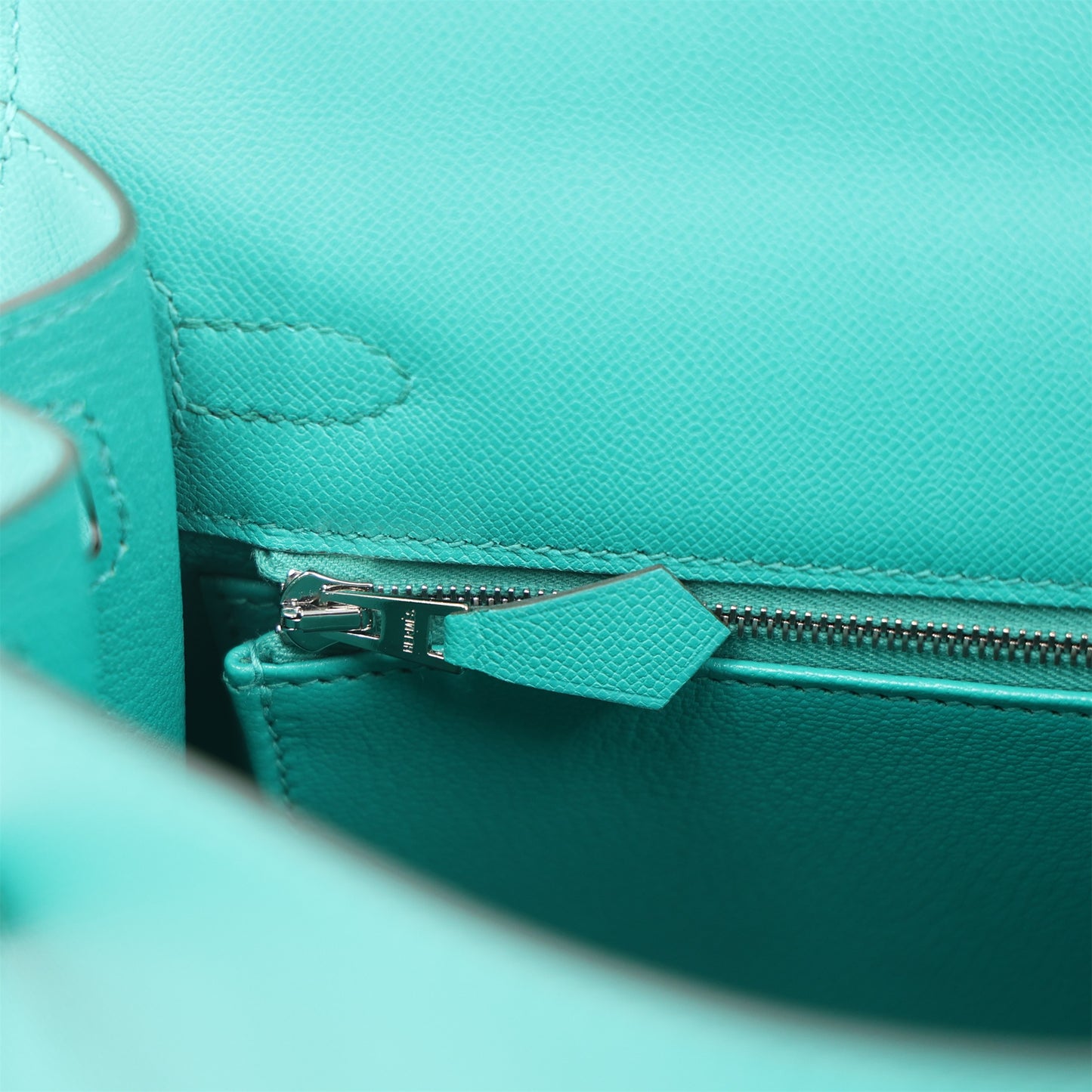 HERMÈS Kelly 25 Sellier Touch Vert Jade (O6) Madame Alligator Palladium hardware W (2024)