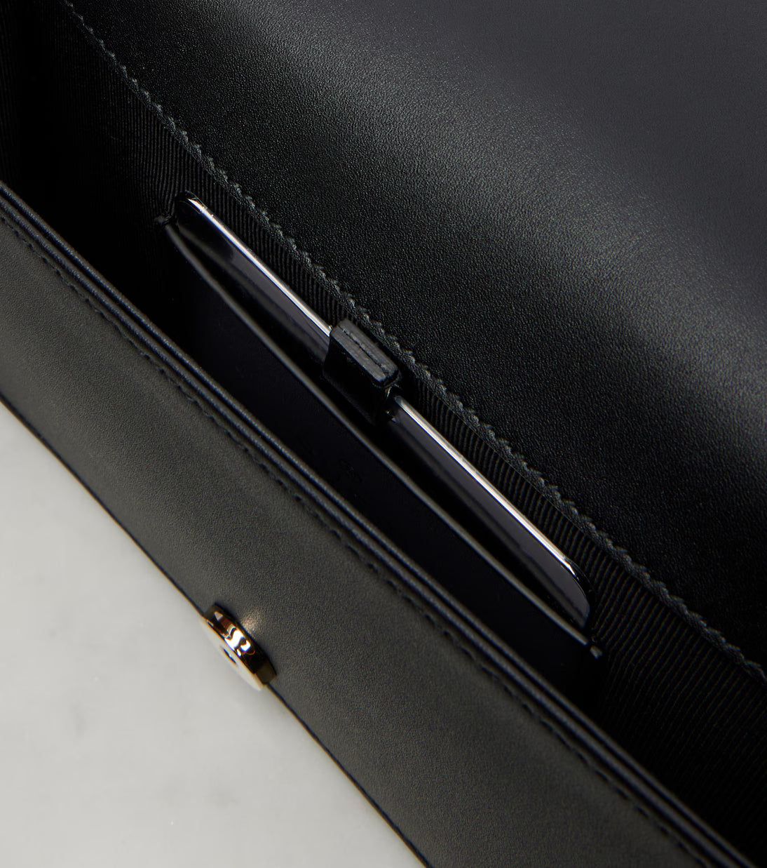 Gucci Gucci GG Crystal velvet wallet on chain 2025