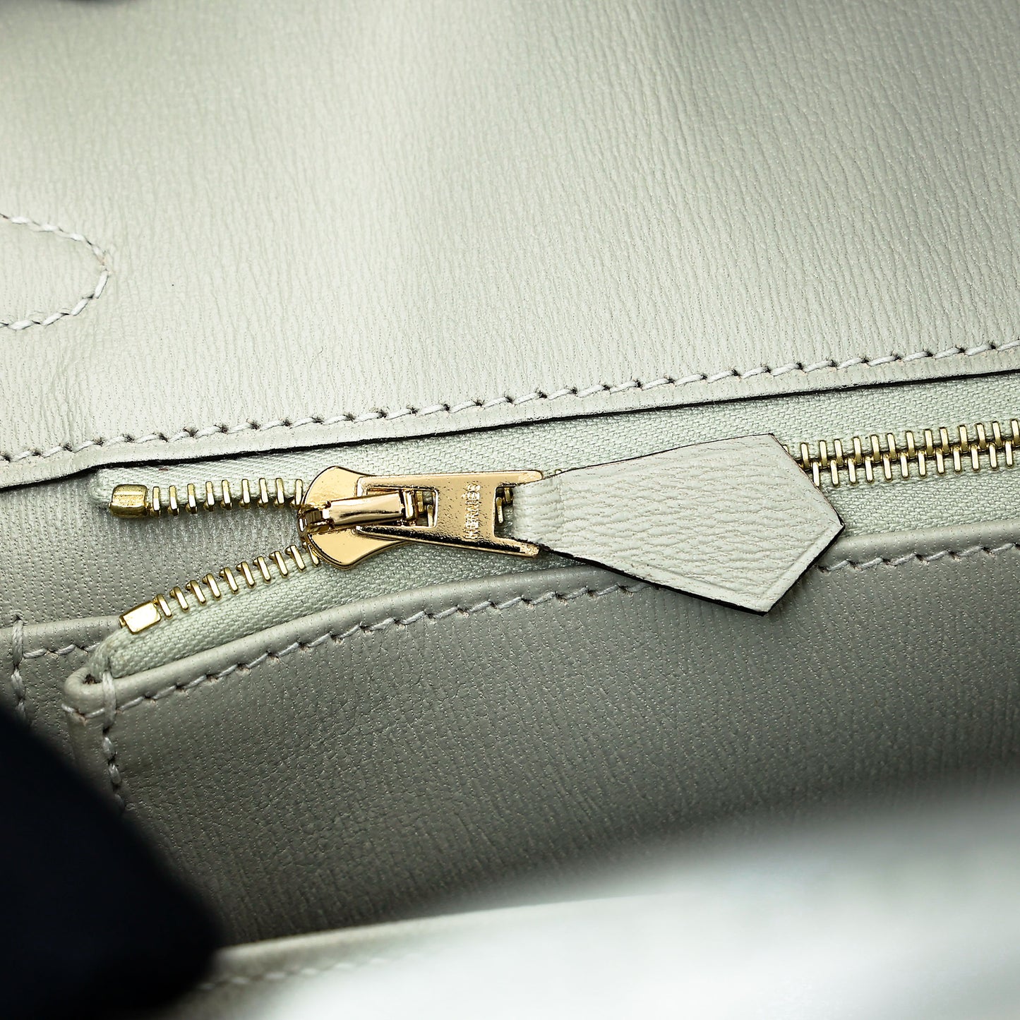 HERMÈS Birkin 25 Gris Neve (0W) Matte Alligator Gold hardware K (2025)