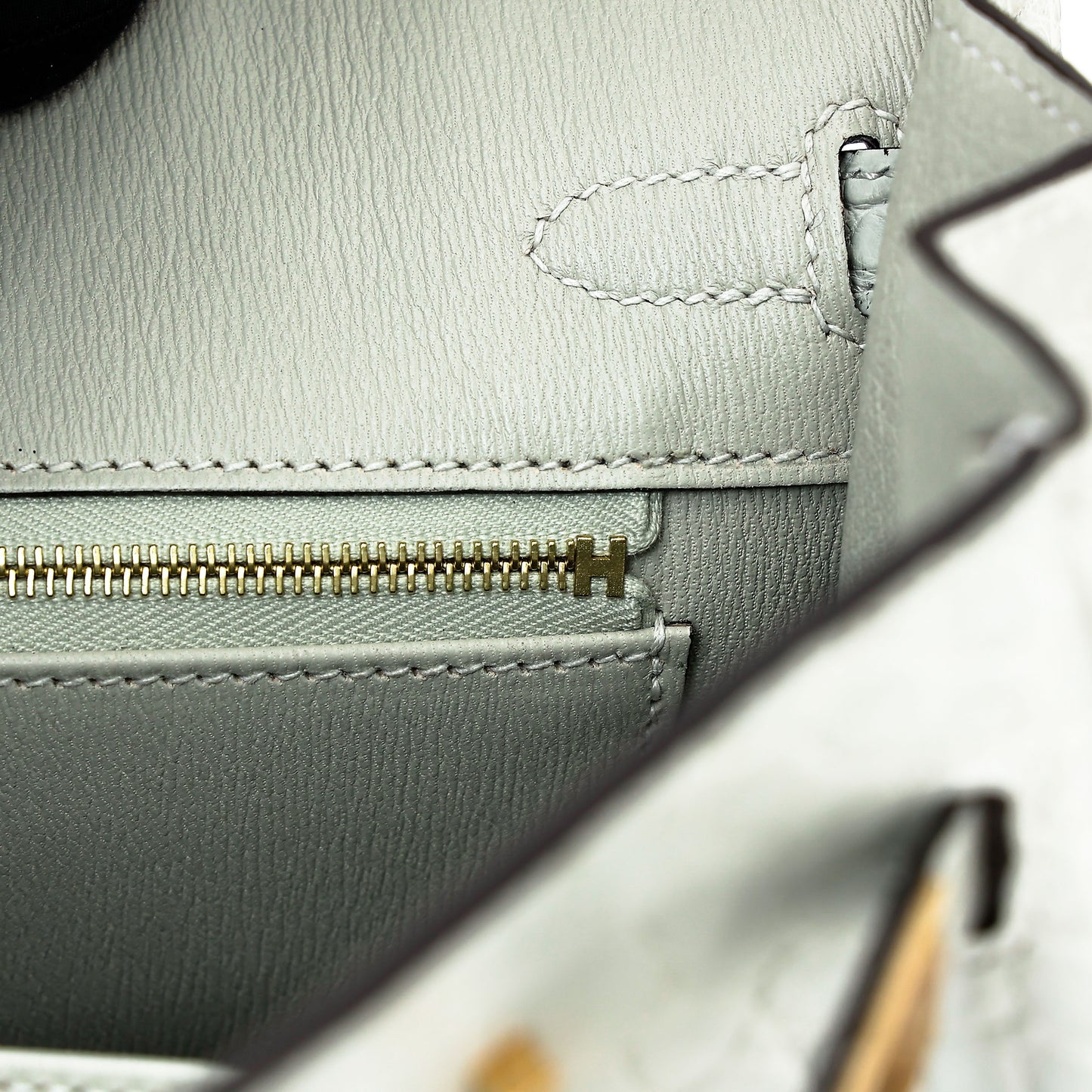 HERMÈS Birkin 25 Gris Neve (0W) Matte Alligator Gold hardware K (2025)