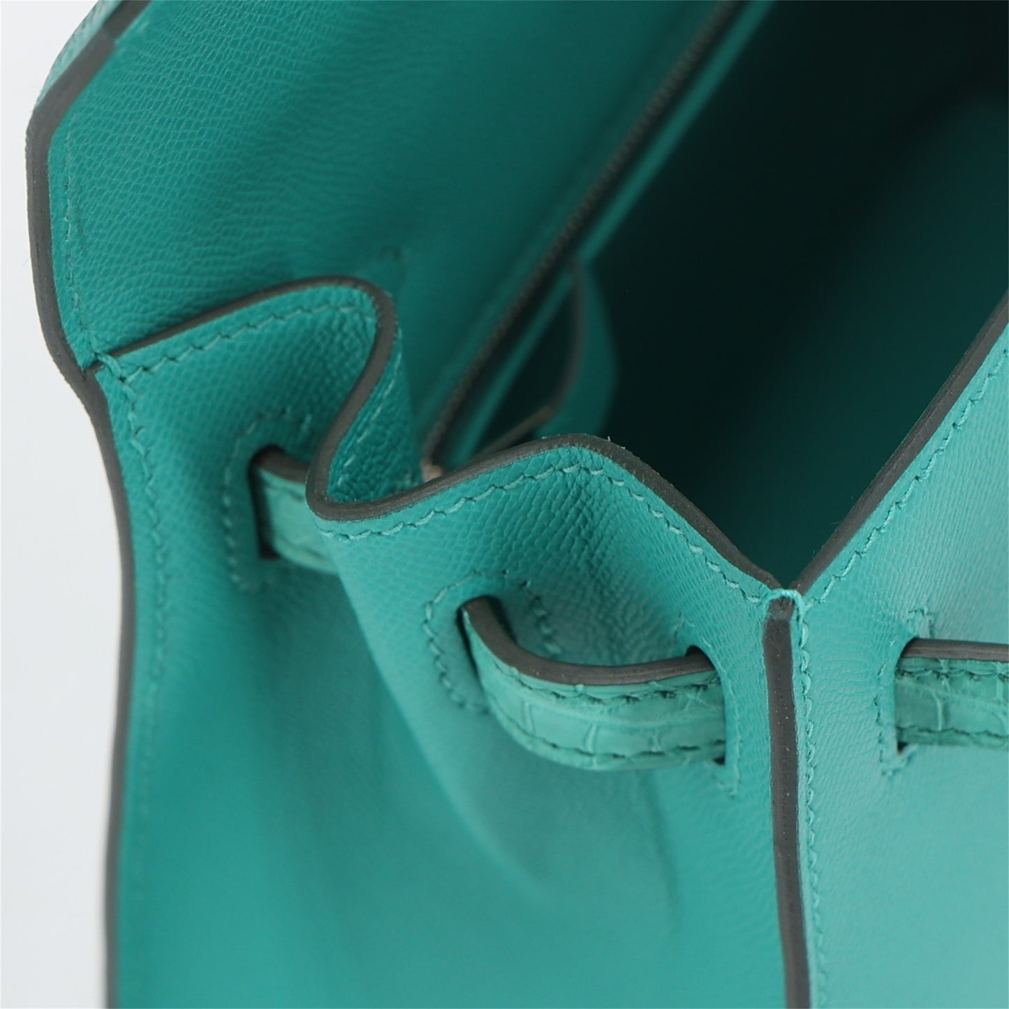 HERMÈS Kelly 25 Sellier Touch Vert Jade (O6) Madame Alligator Palladium hardware W (2024)